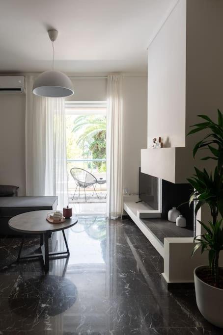 Beachfront In Voula W/balcony