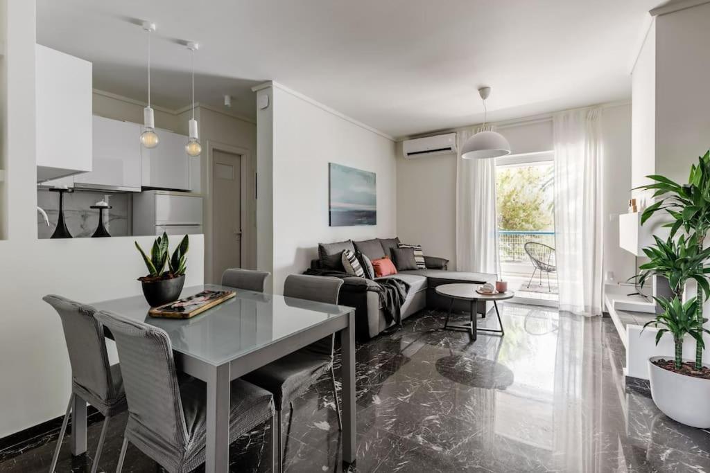 Apartment Beachfront In Voula W/balcony Athens