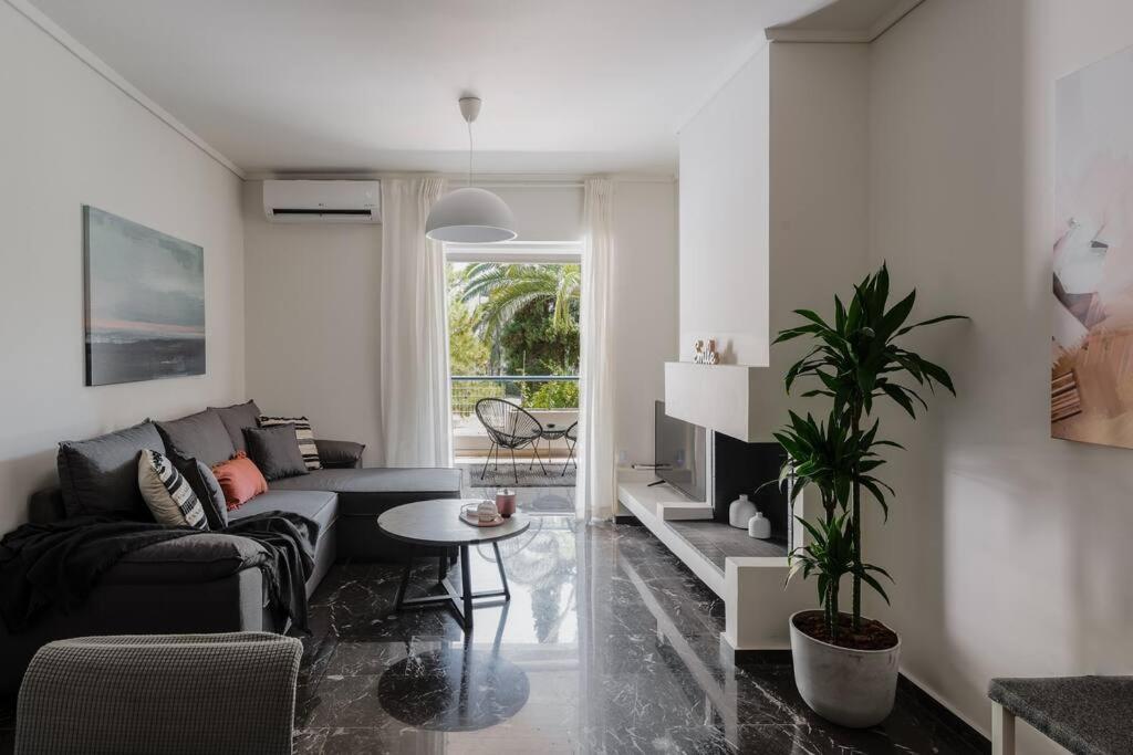 Apartment Beachfront In Voula W/balcony *